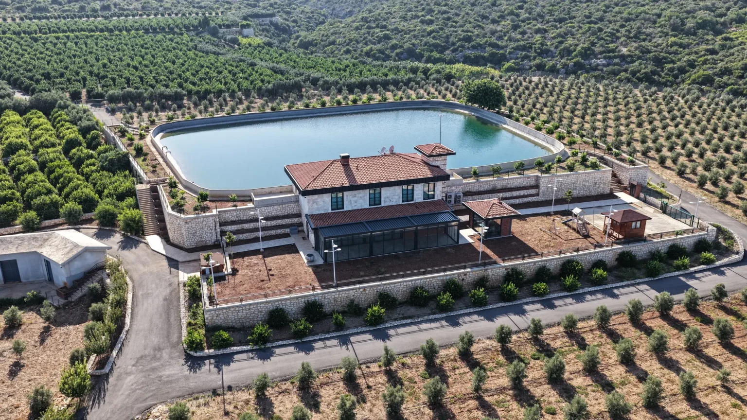 Limonlu Bahçe yapısı ve sulama göleti